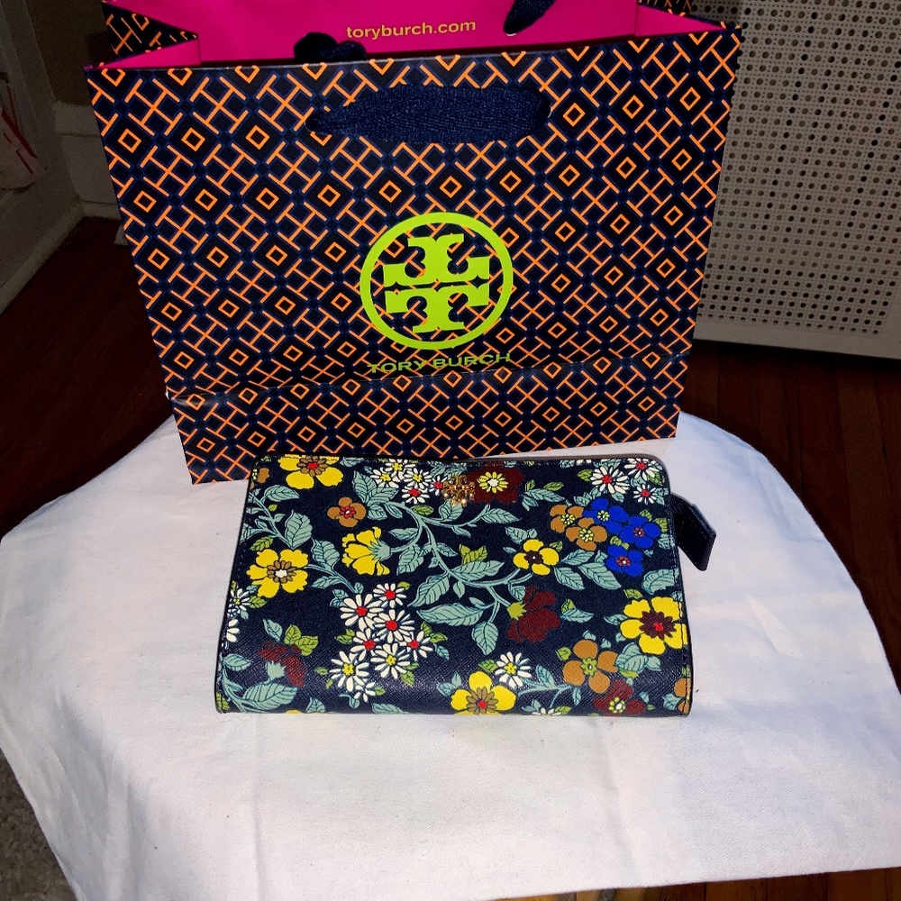 NWT Tory Burch Emerson Printed Wristlet